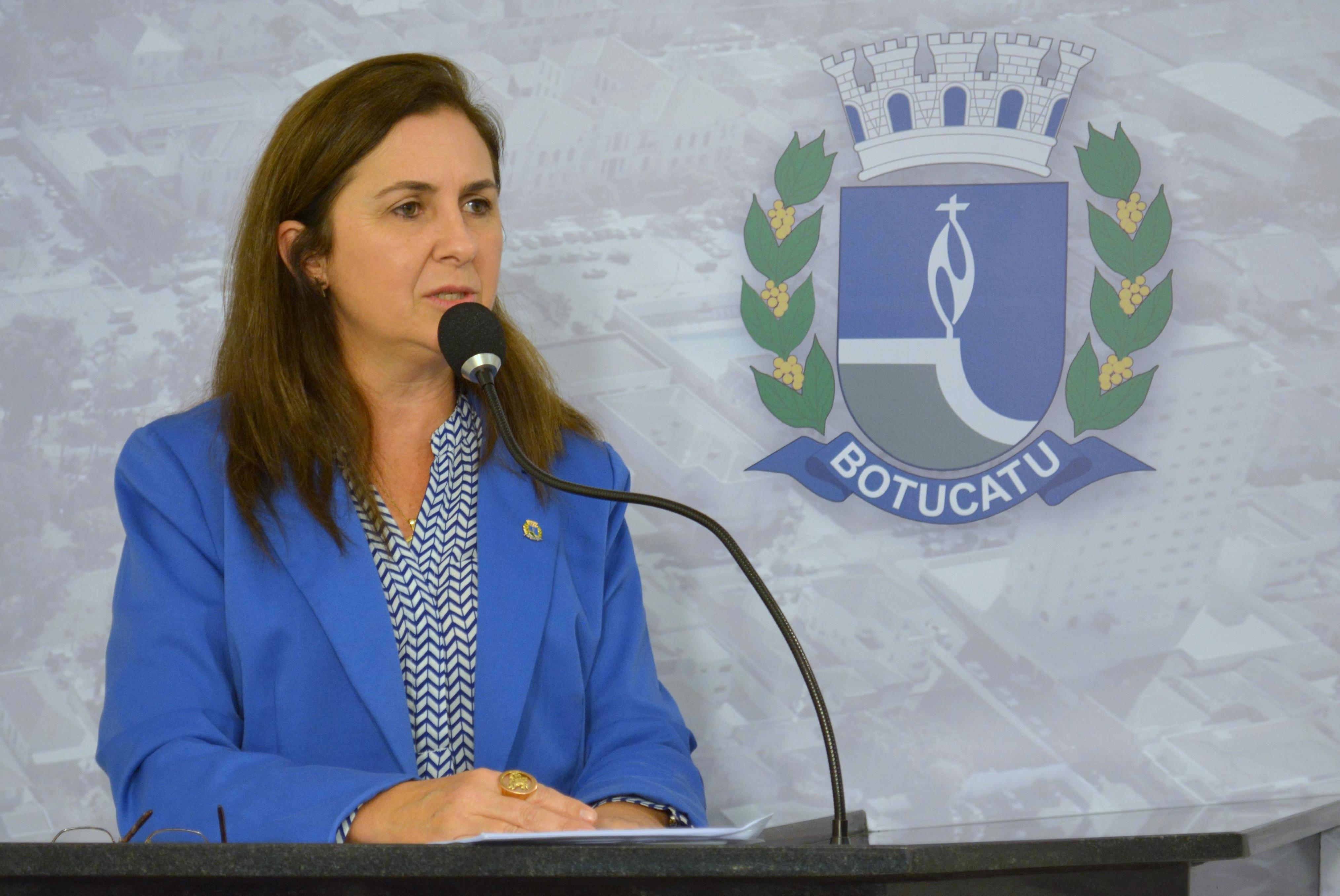 Alessandra Lucchesi pede investimentos em rede de internet em escolas