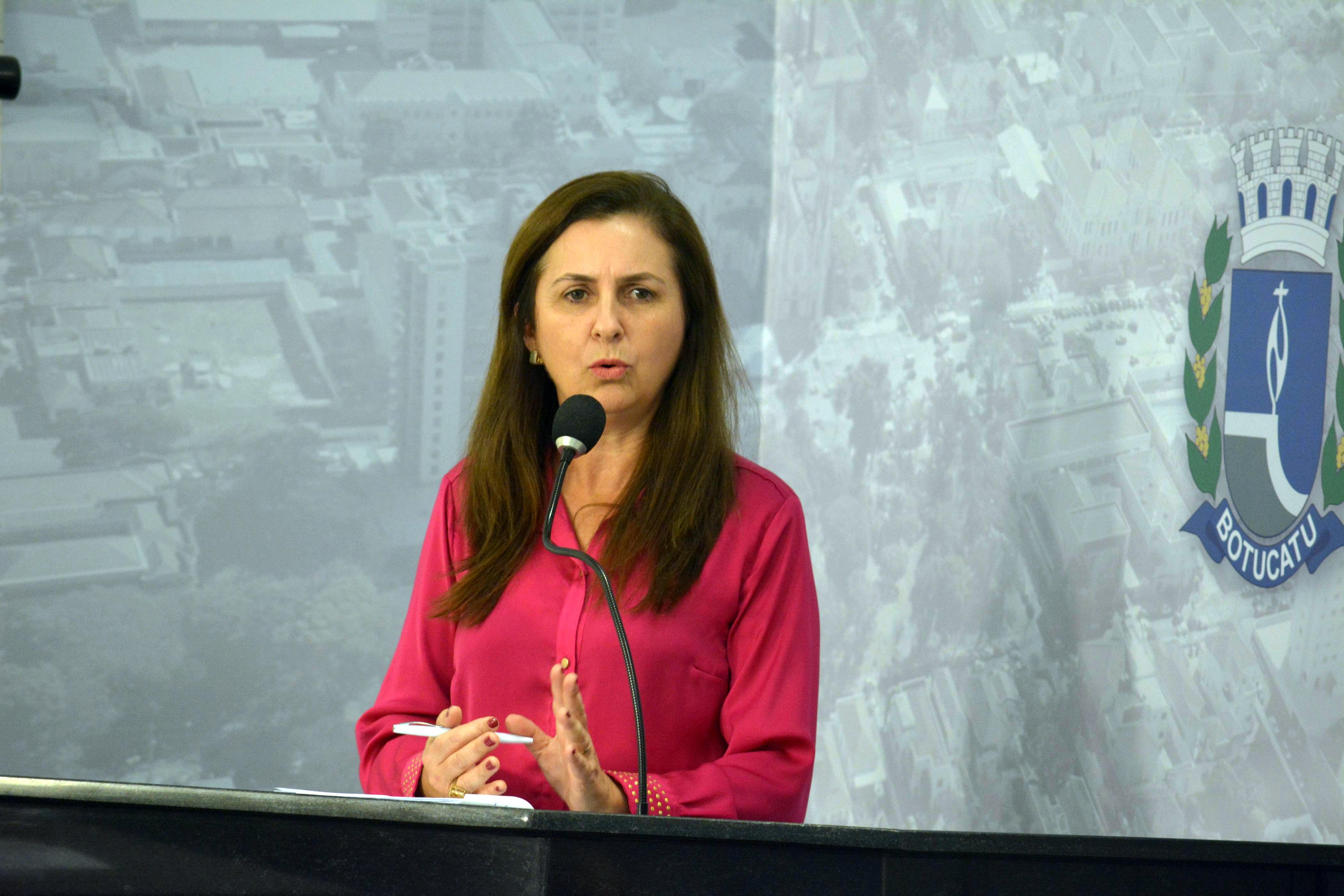 Alessandra Lucchesi faz pedido para que deputado intervenha por compra de equipamento para PS