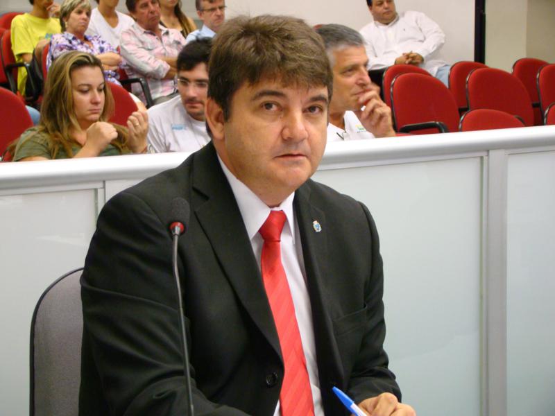 Fernando Carmoni pede melhorias em iluminação de vias do Residencial Park Convívio e Cohab I