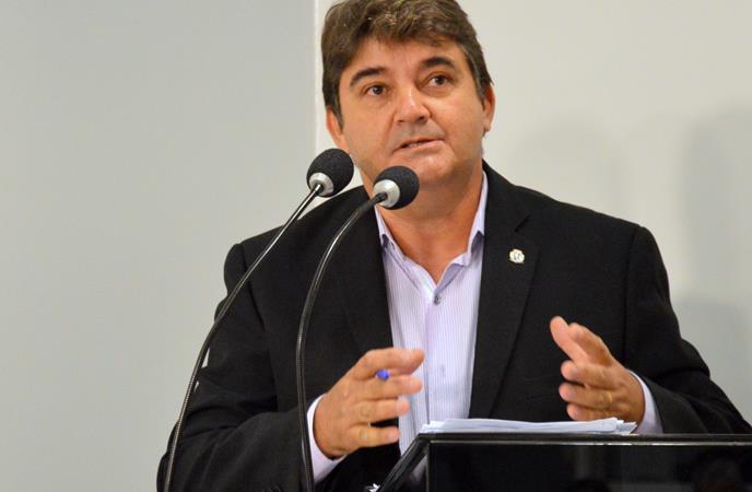 Carmoni quer reunião pública com dirigentes da Cohab-Bauru para tratar de seguros de botucatuenses