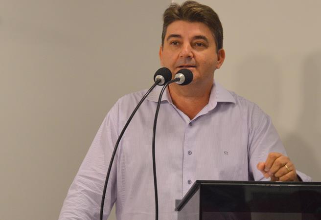 Fernando Carmoni pede pavimentação asfáltica para o Distrito de César Neto e recape em outras vias