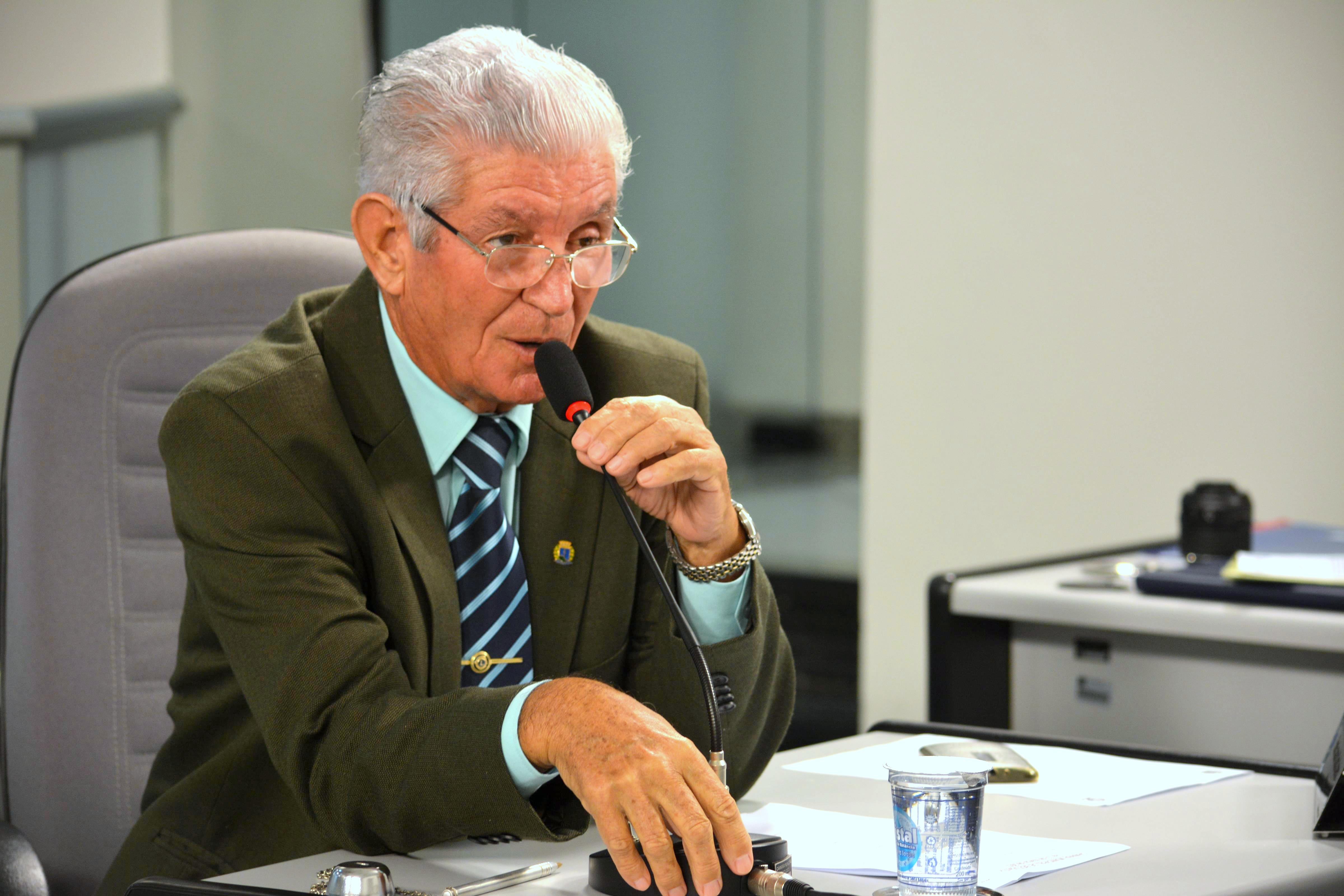Carreira cobra telas de proteção em ponte e aumento de frequência de médicos em posto de saúde