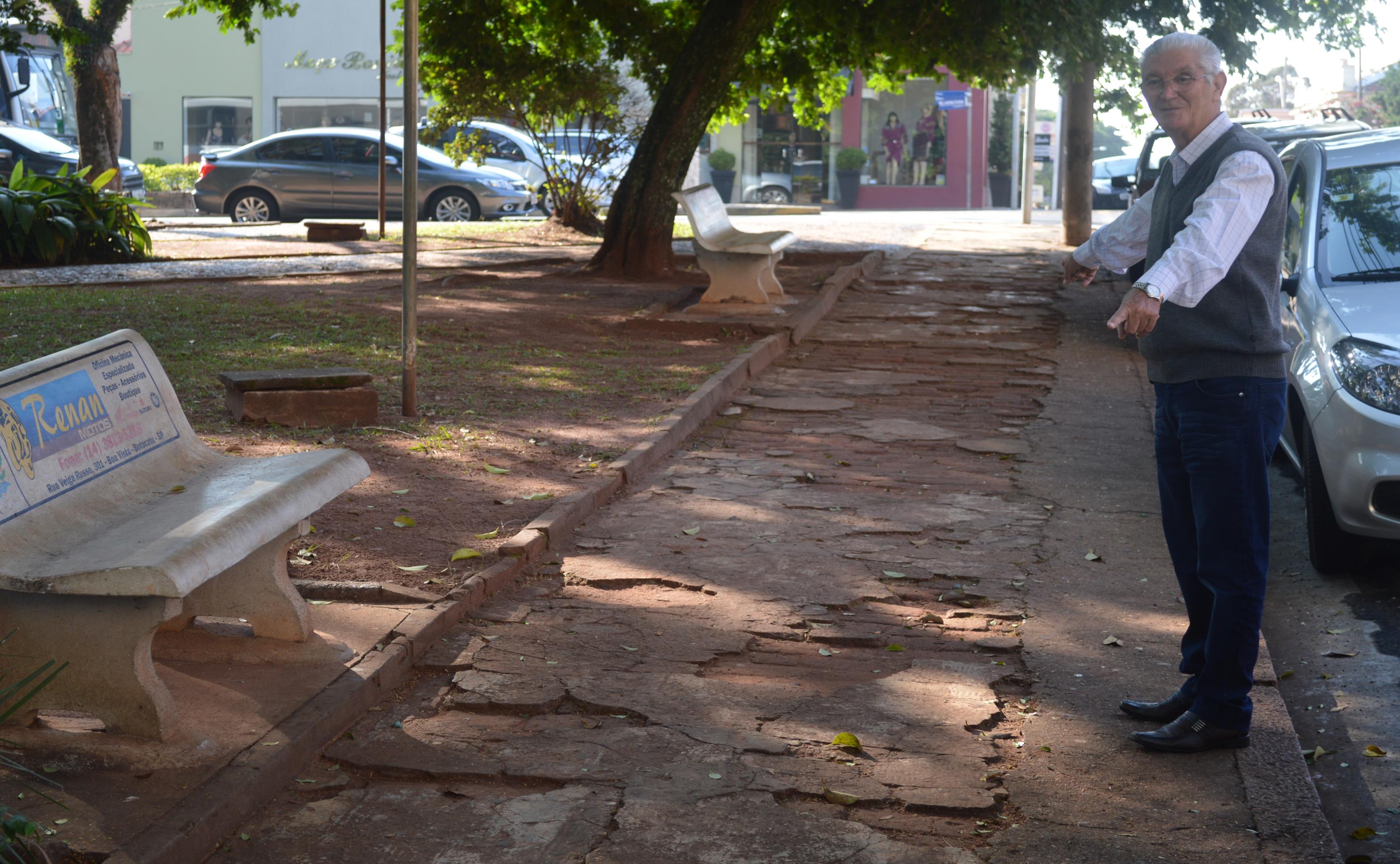 Praça Isabel Arruda foi tema de solicitação do vereador Carreira