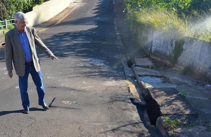 Carreira busca ação imediata para resolução de problemas na Rua Augusto dos Reis, no Bairro Alto