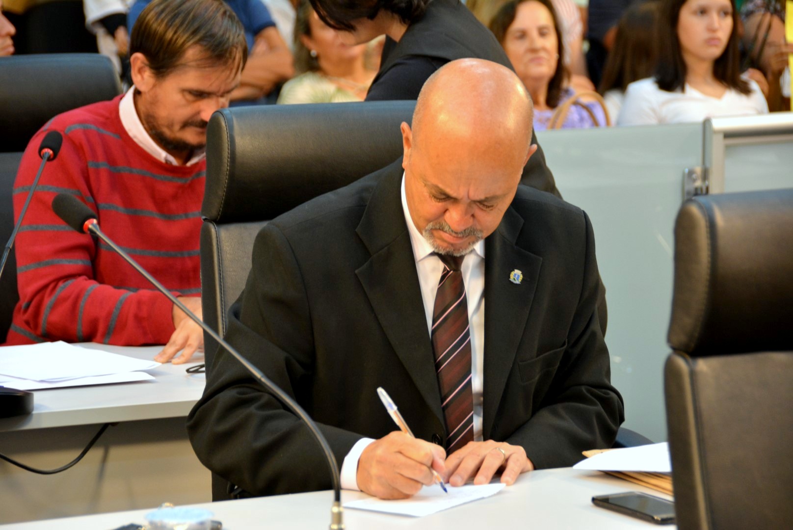 Requerimentos por melhorias em infraestrutura e acessibilidade são encaminhados por vereador