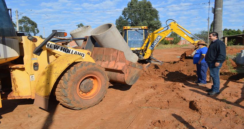 Curumim acompanha obras de galerias pluviais e pavimentação no Jardim Botucatu