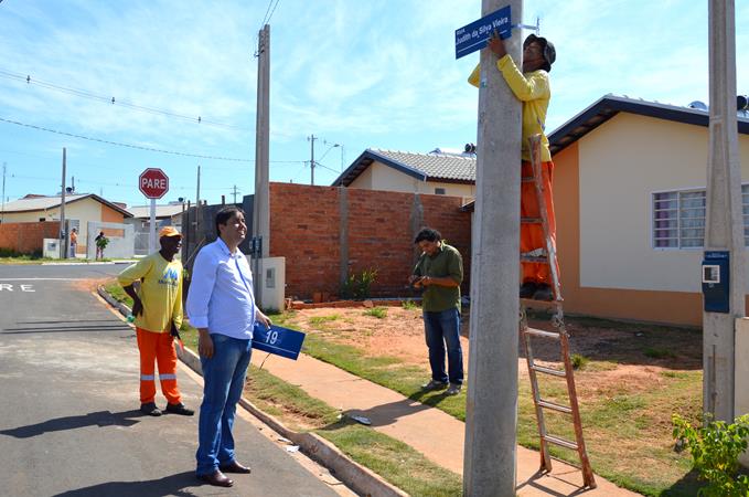 Vereador Curumim acompanha obras de melhorias nos bairros de Rubião Junior e no Caimã