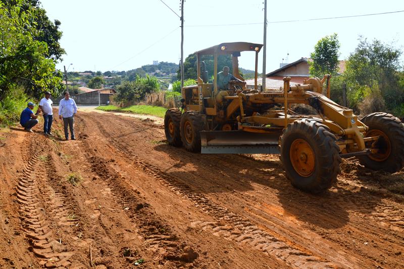 Curumim acompanha obras de pavimentação asfáltica em ruas do Distrito de Rubião Júnior