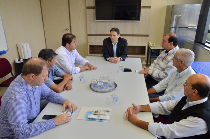 Vereadores participam de reunião com presidente do DAE-Jundiaí e conhecem represa da cidade