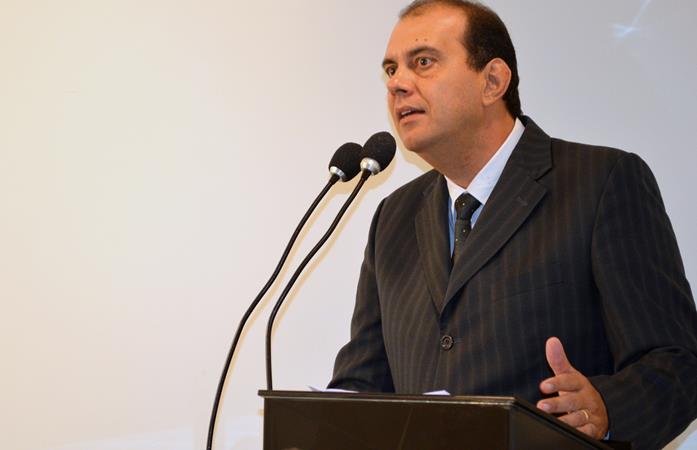 Fontão questiona resolução que proíbe a religião no tratamento de dependentes químicos