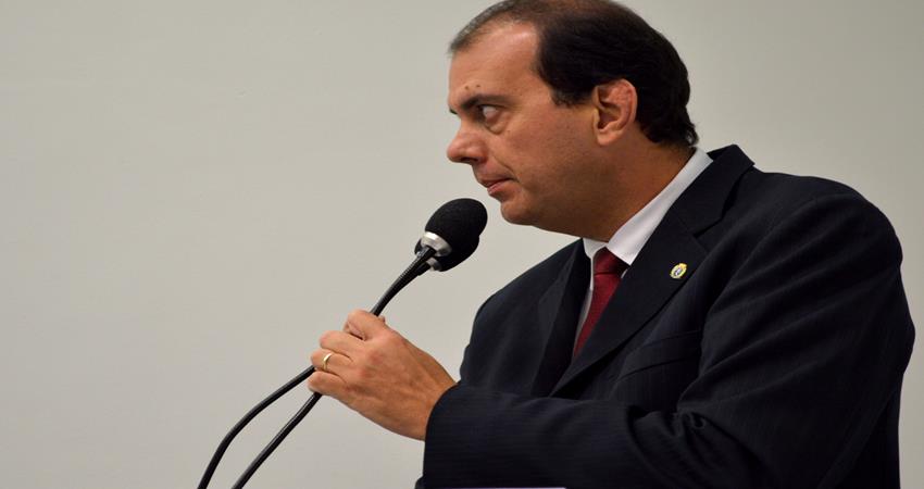 Fontão apresenta requerimentos por soluções de problemas na Vl dos Lavradores, Comerciários e Cohab1