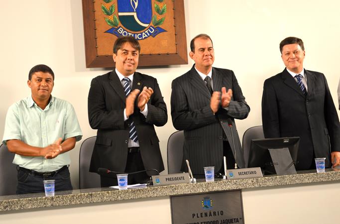 Nova mesa diretora da Câmara Municipal é oficialmente empossada e já comanda os trabalhos da Casa