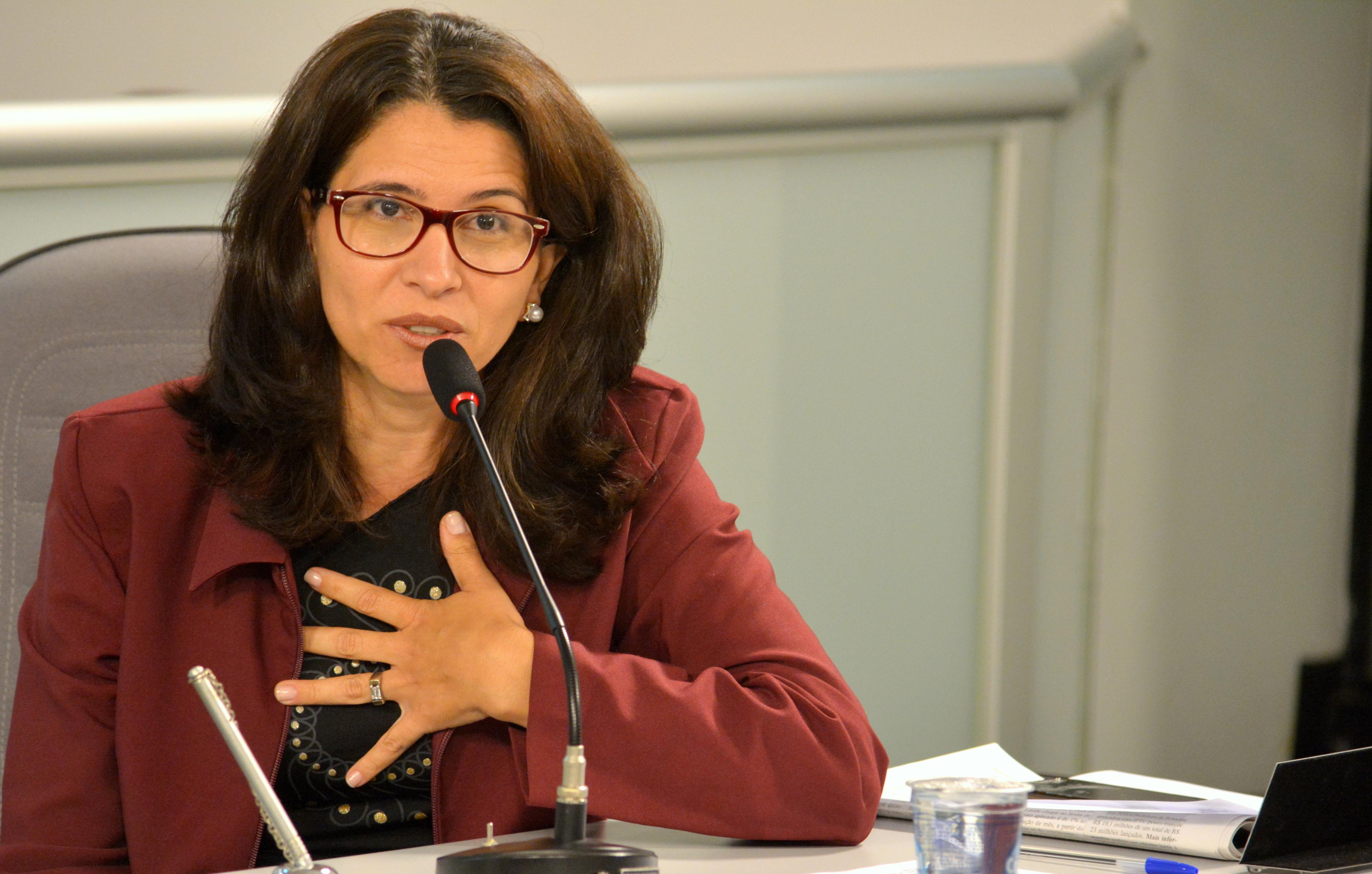 Rose Ielo encaminha pedidos por obras em via pública e busca informações junto à Sabesp