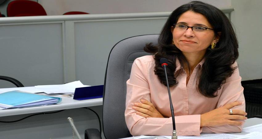 Rose Ielo faz pedido por atividades escolares sendo desenvolvidas em ambiente externo