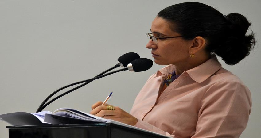 Rose Ielo quer informações sobre cadastro de famílias em programa habitacional e criação de conselho