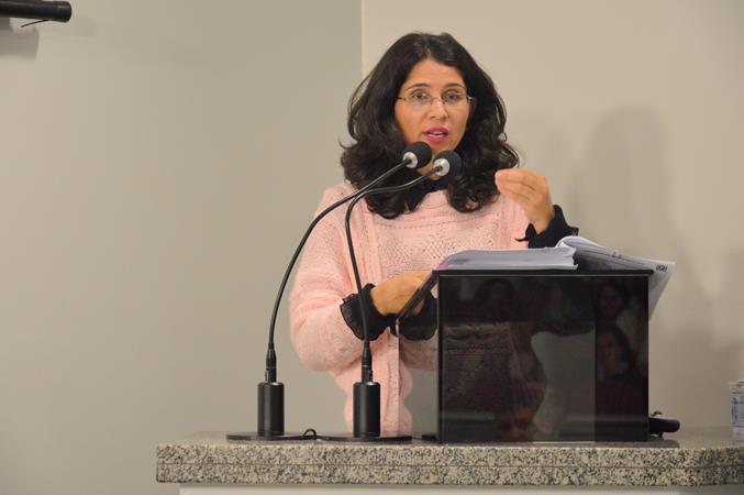 Rose Ielo apresenta requerimentos onde cobra esclarecimentos da Sabesp e parecer do CONDEMA