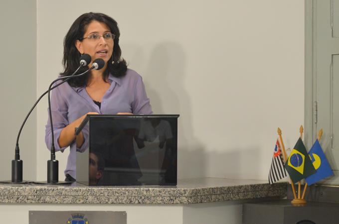 Rose Ielo apresenta Moção de Apoio a PL que vai inserir assistentes sociais e psicólogos nas escolas