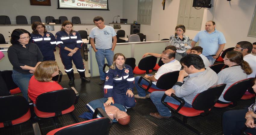 Servidores da Câmara passam por treinamento de primeiros socorros com equipe do SAMU