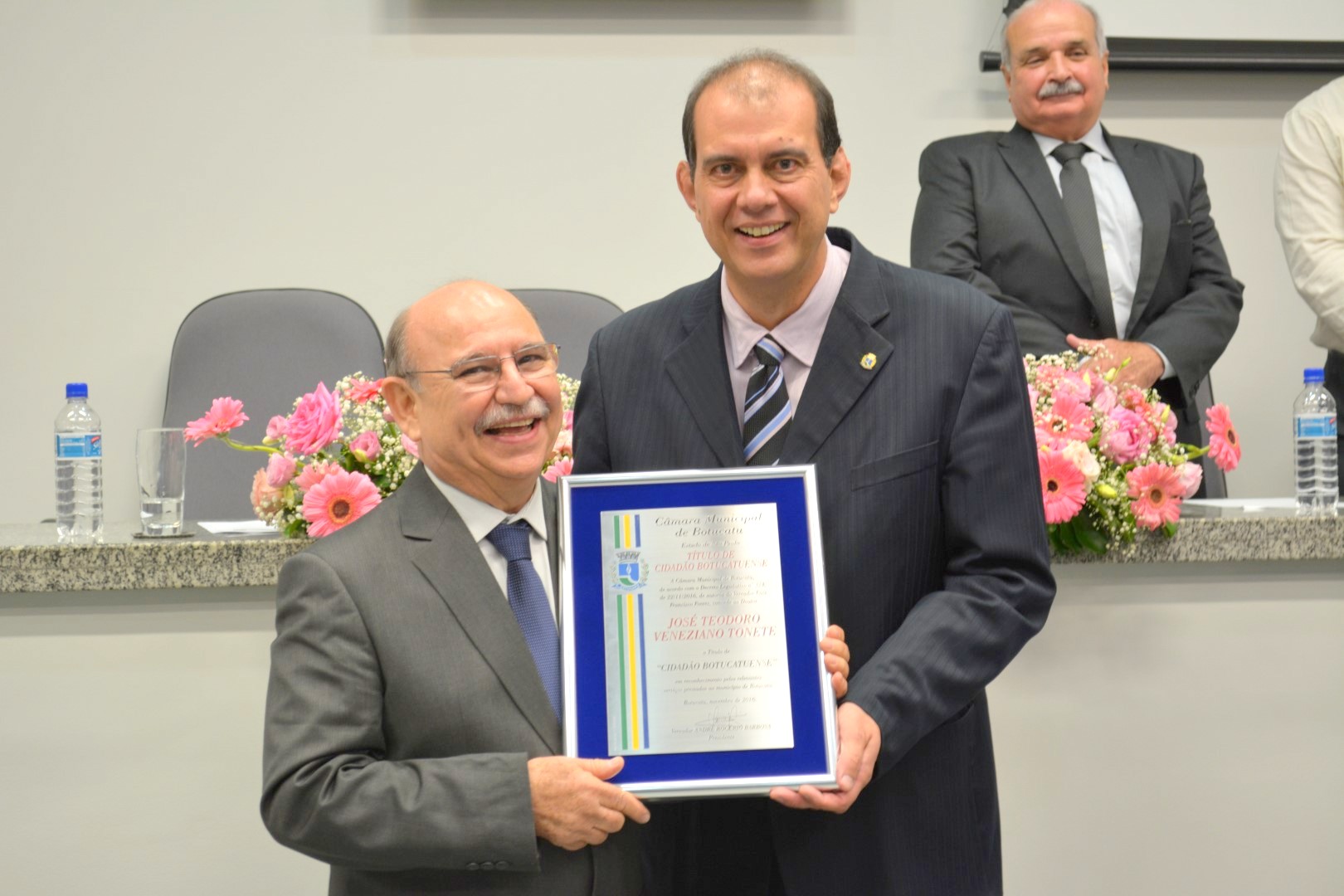 Câmara concede título de Cidadão Botucatuense ao médico José Teodoro Veneziano Tonete