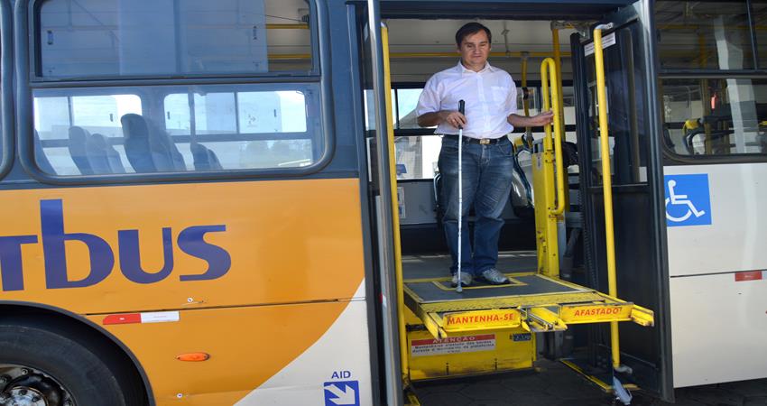 Carlos Trigo comemora totalidade da frota de ônibus circulares do município, com acessibilidade