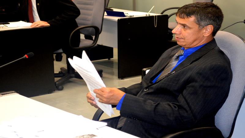 Valmir Reis solicita melhorias na mobilidade urbana e pavimentação asfáltica