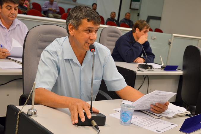 Valmir Reis apresenta pedido por melhorias em iluminação e ampliação de patrulhamento no setor leste