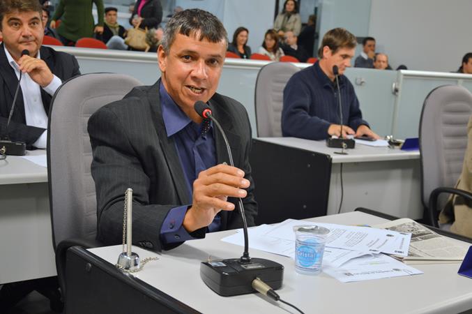 Valmir Reis apresenta solicitação por rampa de embarque e desembarque de barcos no Alvorada da Barra