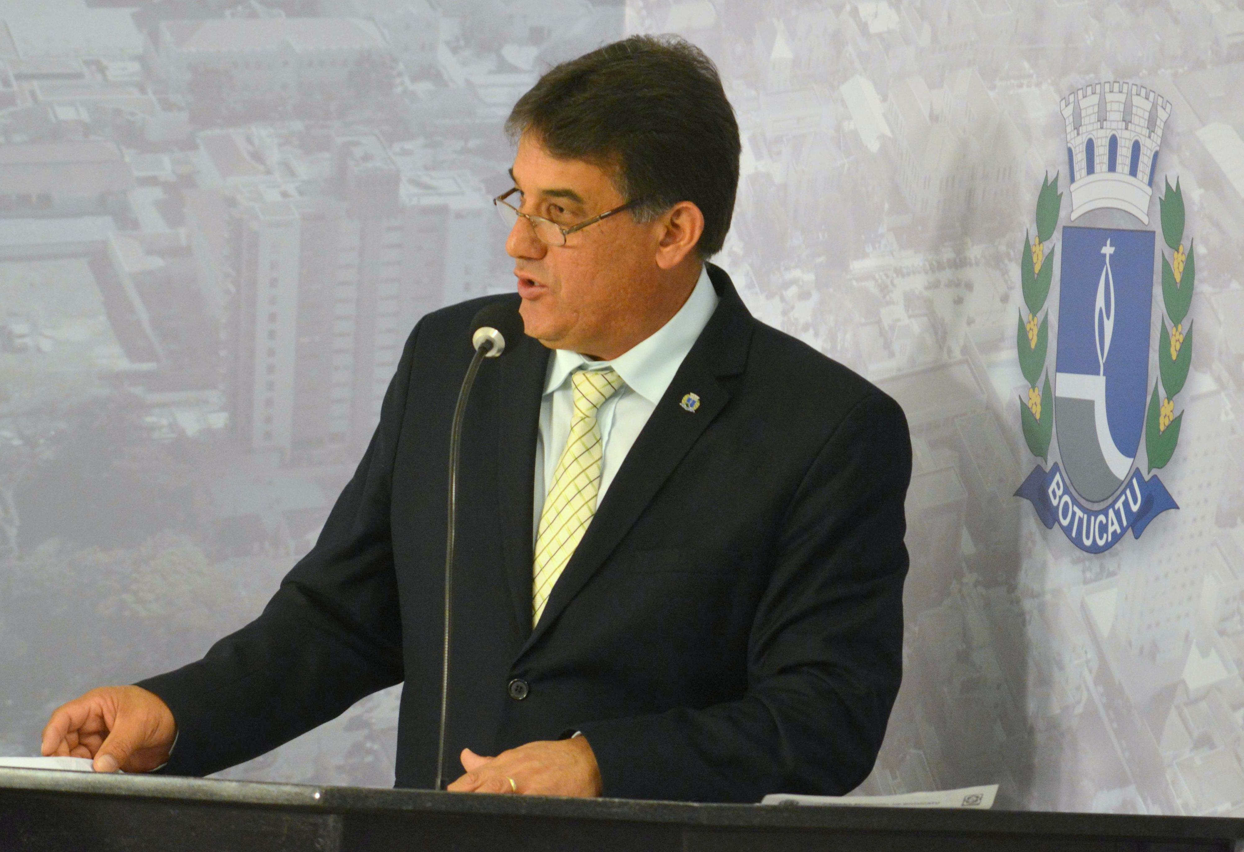 Zé Fernandes direciona pedidos por canaleta, passeio público e academia ao ar livre