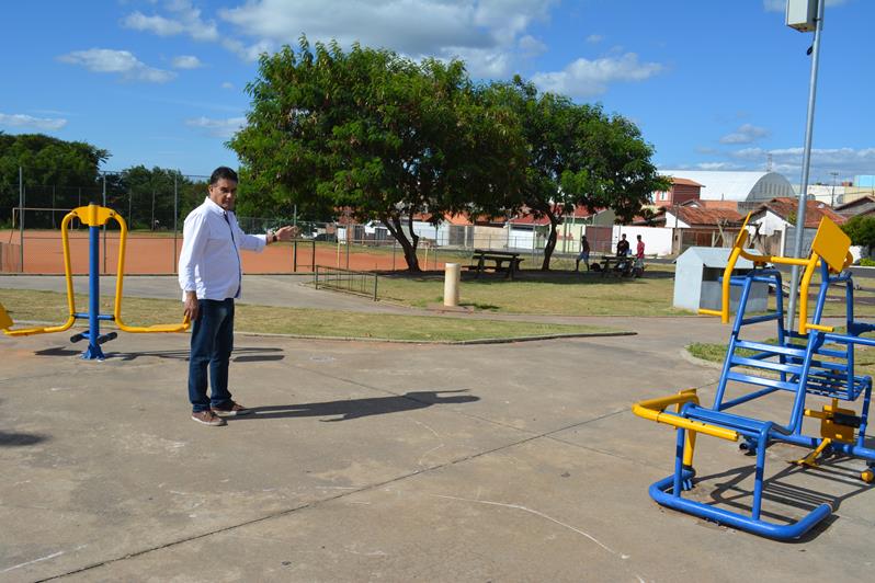 Zé Fernandes encaminha pedido por melhorias em praça no Comerciários 3