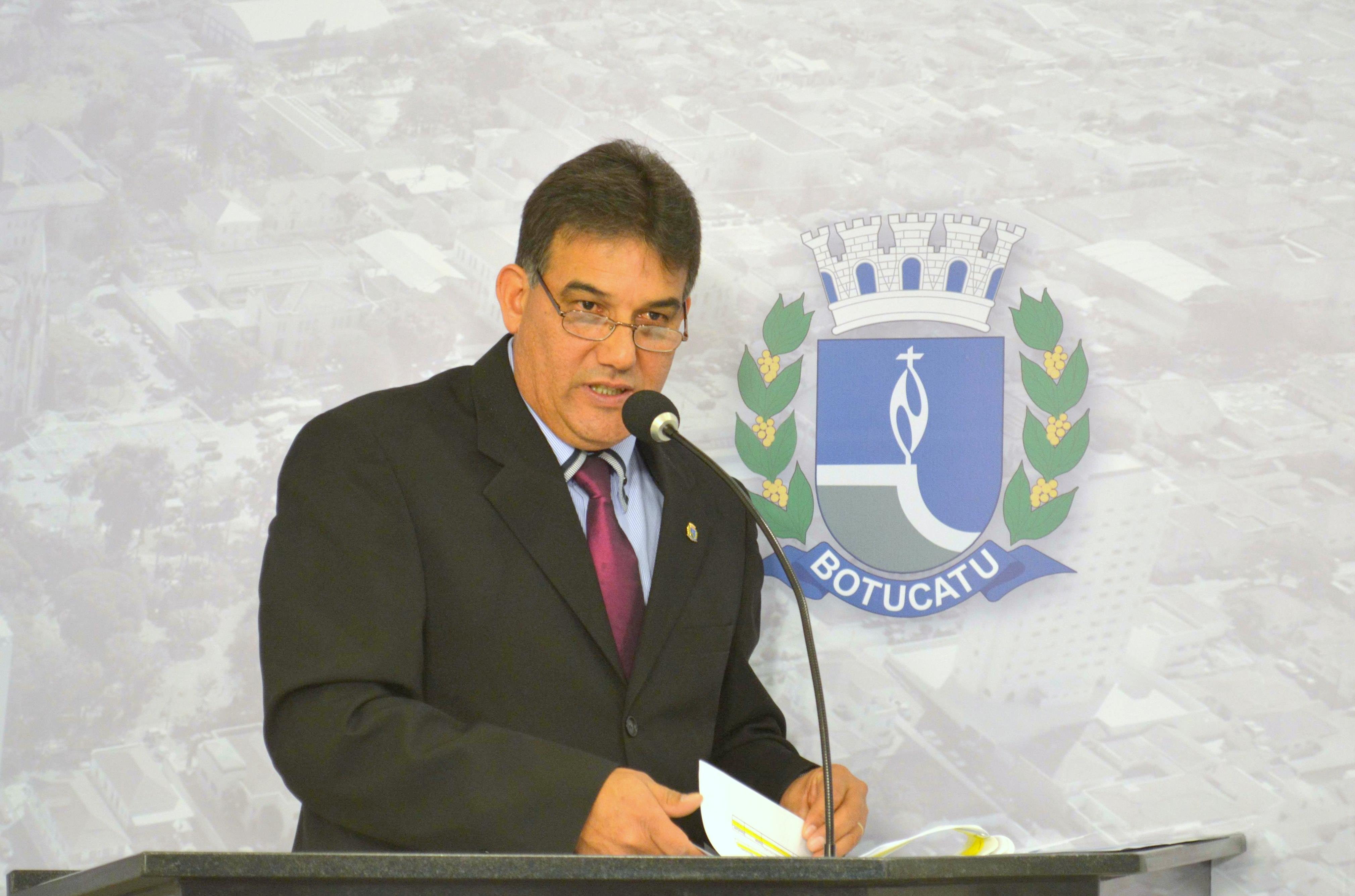 Zé Fernandes pede recapeamento asfáltico na Vila Assumpção