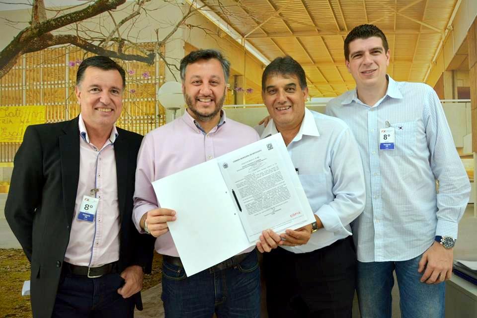 Zé Fernandes e Izaias Colino viajam a São Paulo em busca de recursos para creche na Vila São Lúcio