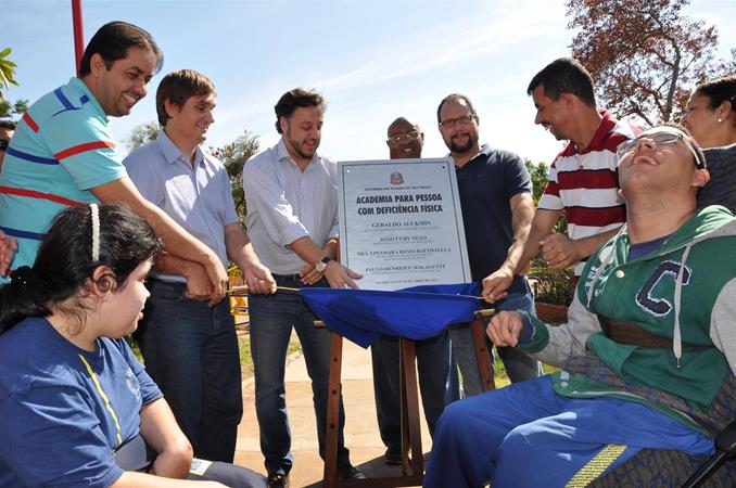 Carlos Trigo participa da inauguração de Academia ao Ar Livre adaptada para deficientes físicos